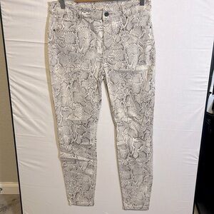 GUC high waisted White House Black Market skinny Jean